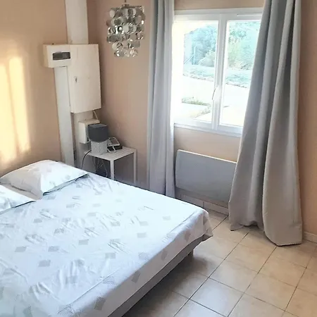 Villa Spacieuse A Saint-jean-du-pin Avec Piscine Privee