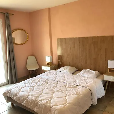 Villa Spacieuse A Saint-jean-du-pin Avec Piscine Privee