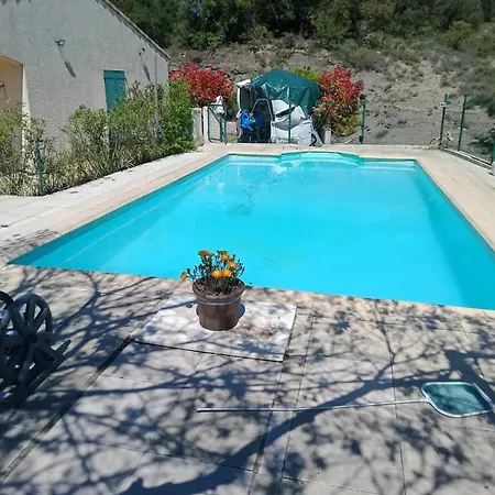 Spacieuse A Saint-jean-du-pin Avec Piscine Privee Willa