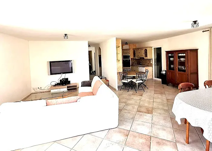 Spacieuse à Saint-jean-du-pin Avec Piscine Privée *