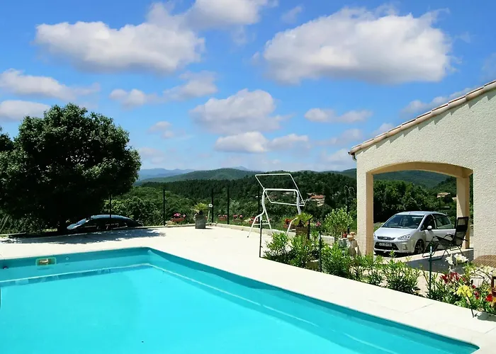 Villa Spacieuse à Saint-jean-du-pin Avec Piscine Privée