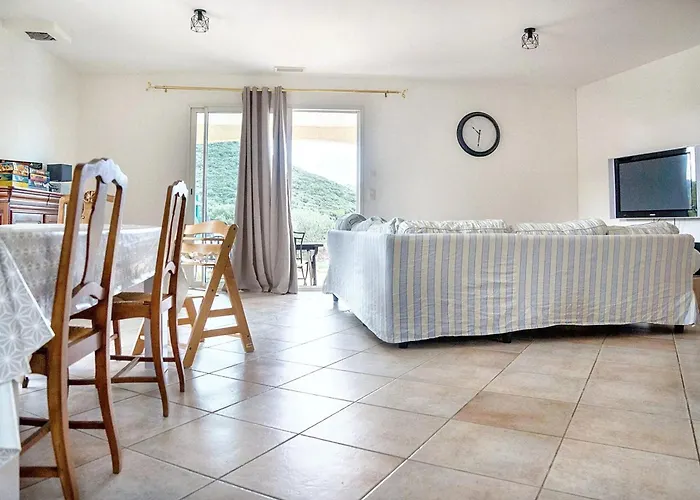 Spacieuse à Saint-jean-du-pin Avec Piscine Privée *