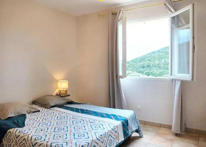 Spacieuse à Saint-jean-du-pin Avec Piscine Privée *