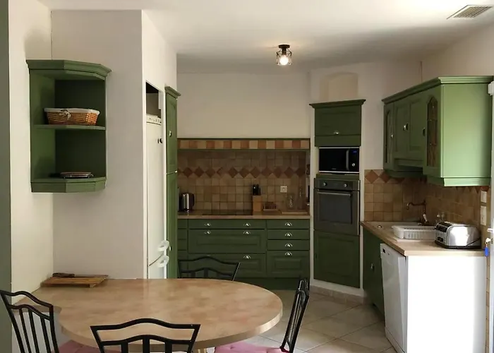 Villa Spacieuse à Saint-jean-du-pin Avec Piscine Privée *