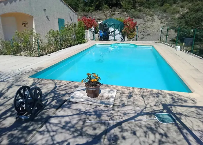 Spacieuse à Saint-jean-du-pin Avec Piscine Privée Villa