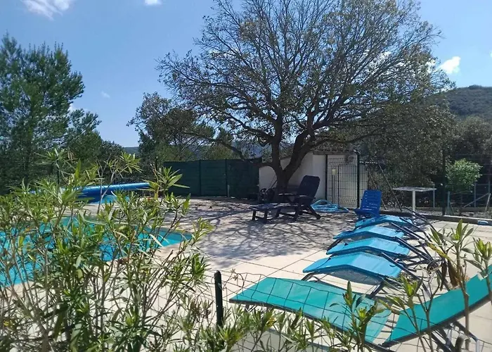 Villa Spacieuse à Saint-jean-du-pin Avec Piscine Privée